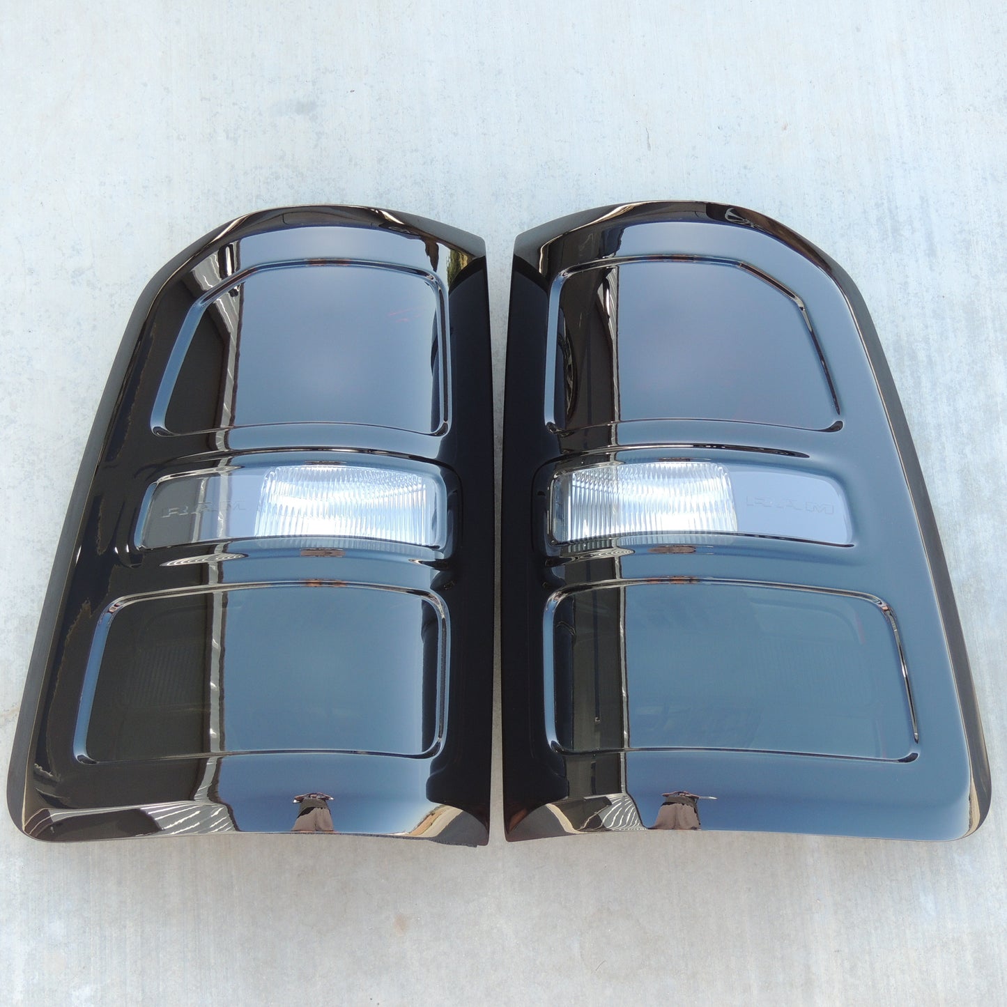 2019-2023 Dodge Ram 1500 Smoked Tail Lights (Reverse Clear)