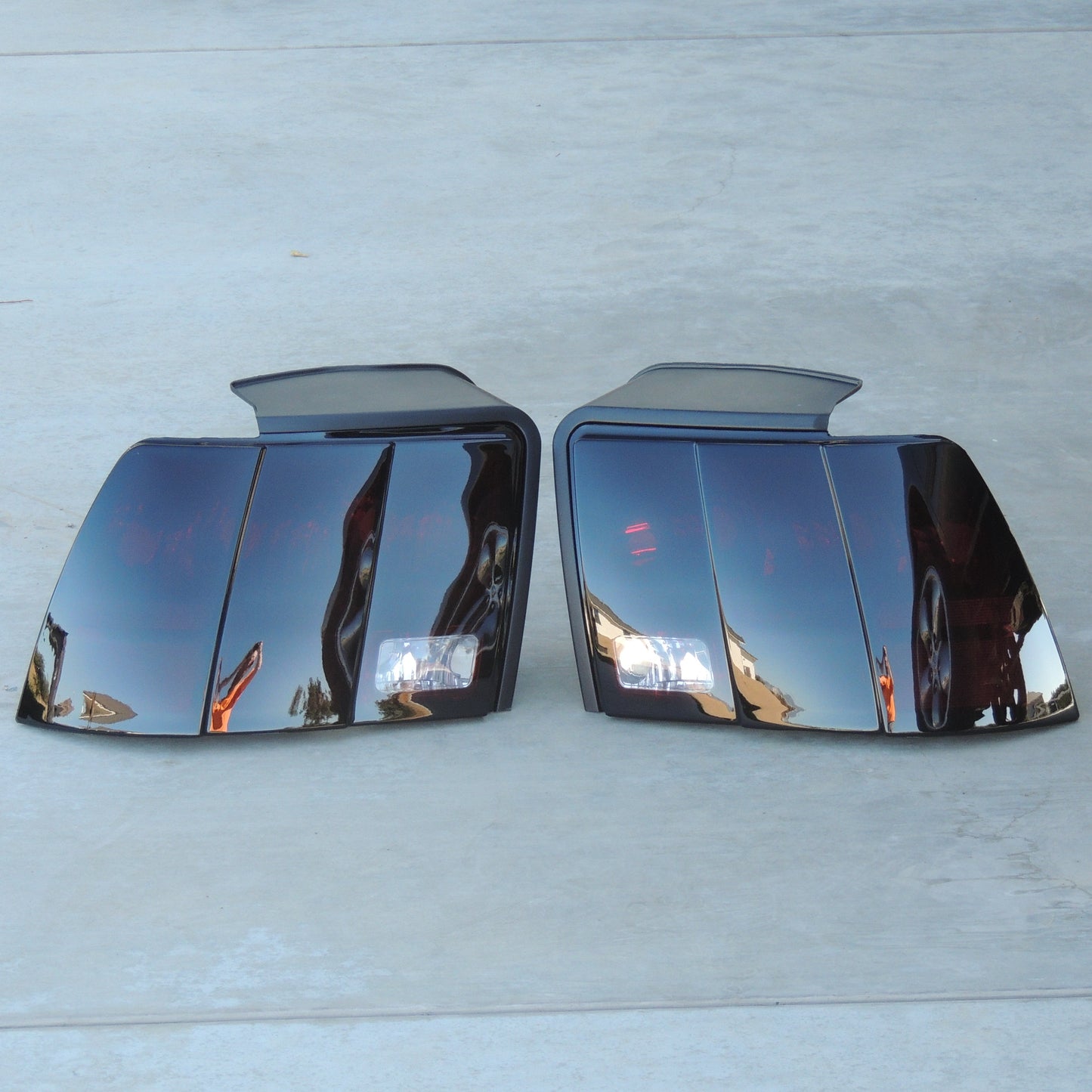 1999-2004 Ford Mustang Smoked Tail Lights (Reverse Clear)