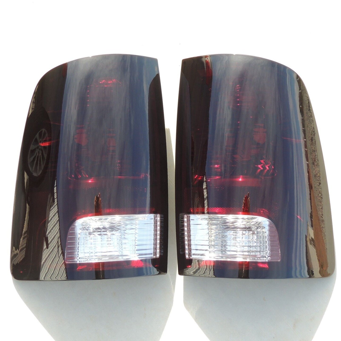 2009-2018 Dodge Ram 1500/2500 Halogen Smoked Tail Lights