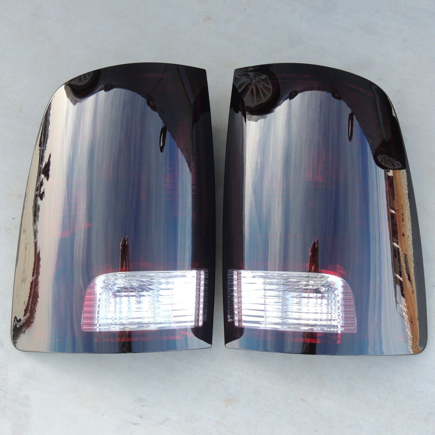 2009-2018 Dodge Ram 1500/2500 Halogen Smoked Tail Lights