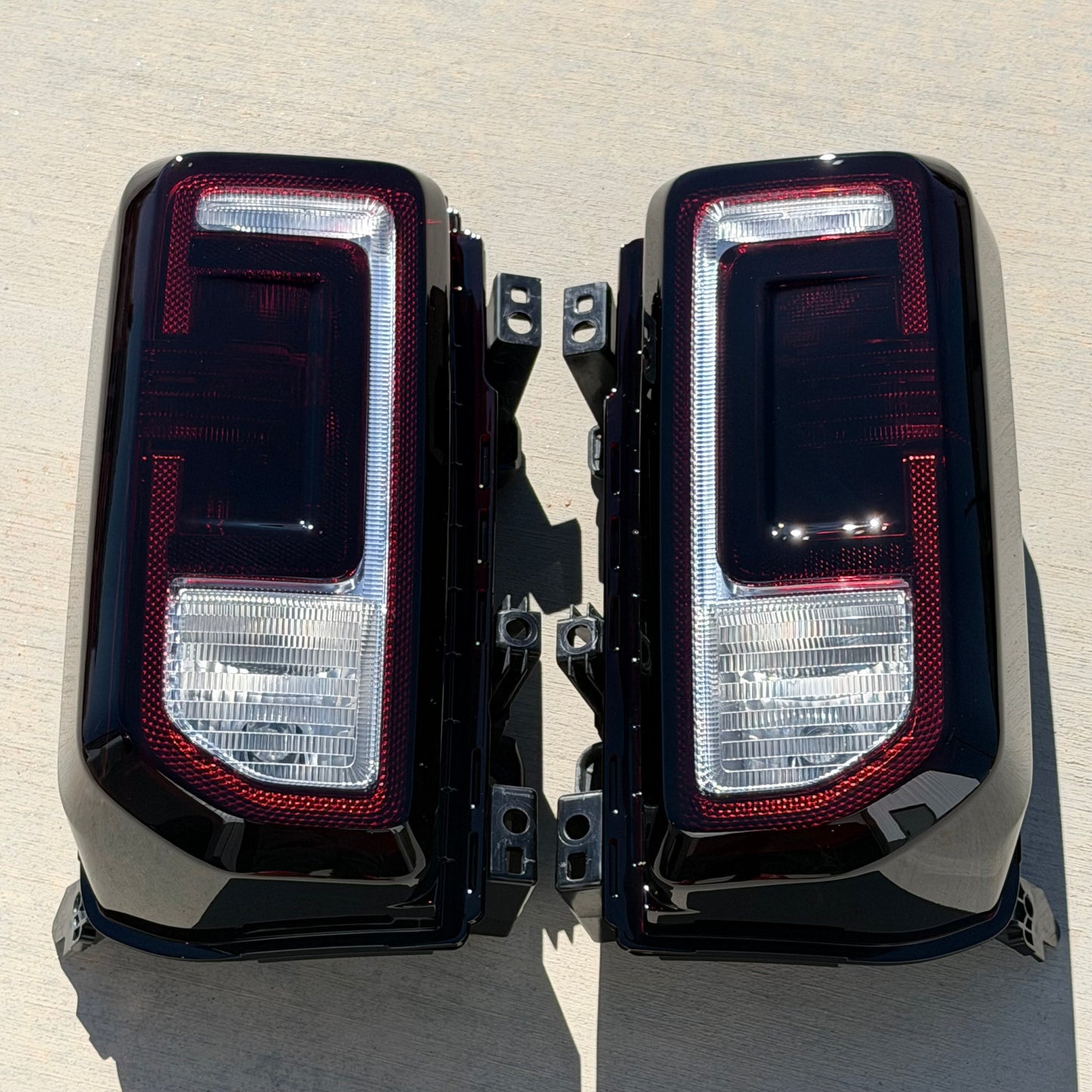 2021-2026 Ford Bronco Halogen (NON LED, NON SPORT )Smoked Tail Lights