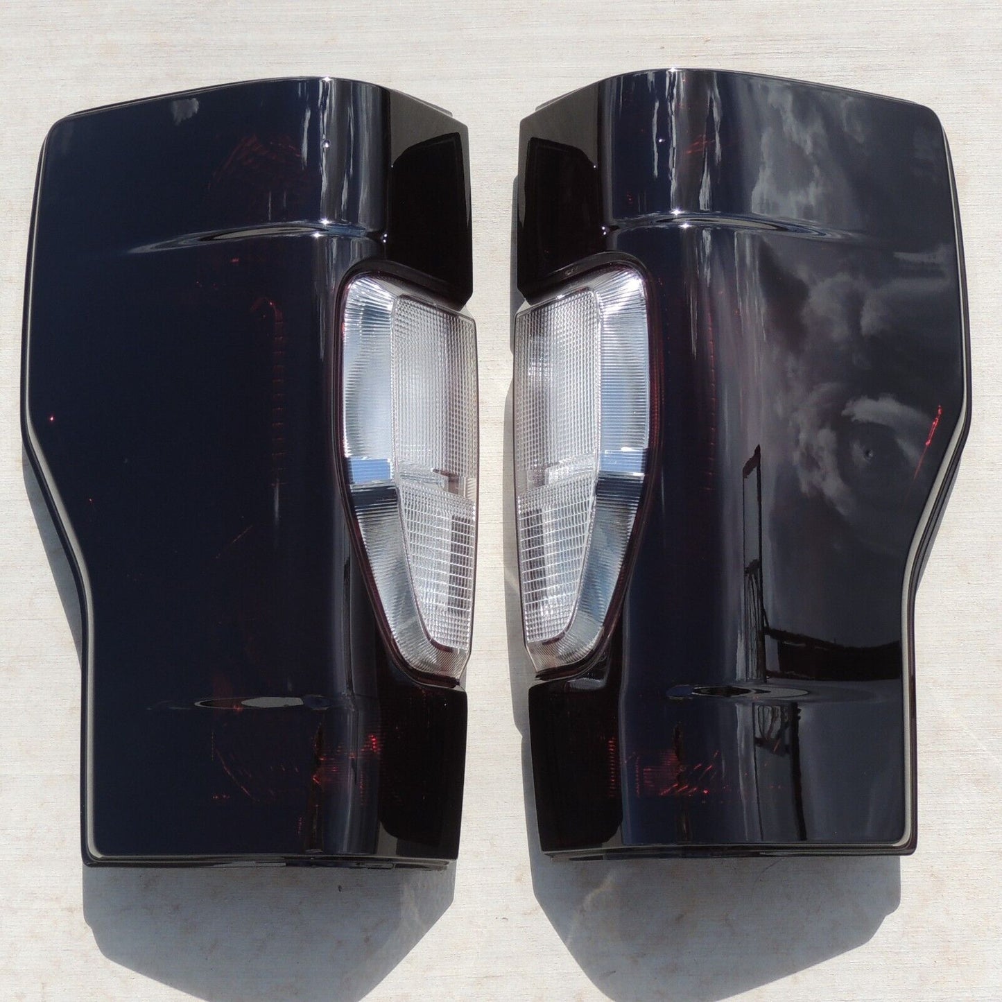 2020-2022 Ford F250 Smoked Tail Lights (NON-LED NON BLIS) Reverse Clear