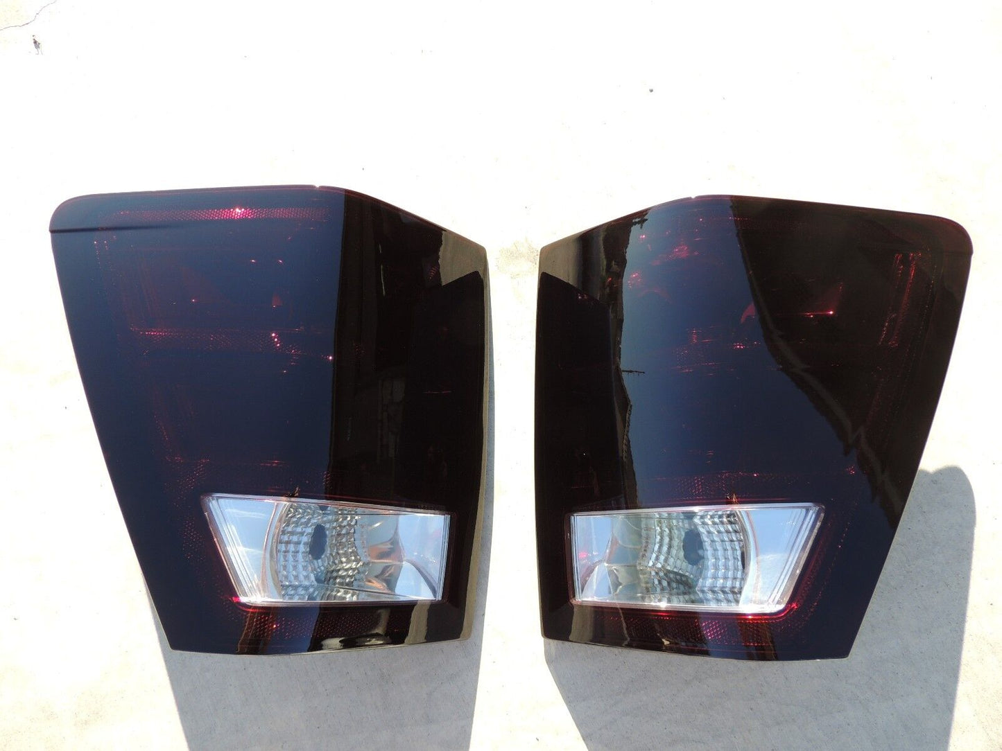 2005-2006 Jeep Grand Cherokee Smoked Tail Lights (Reverse Clear)